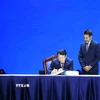 Bộ trưởng Công an Việt Nam Lương Tam Quang ký Công ước của Liên hợp quốc về Chống tội phạm mạng. (Ảnh: Phạm Kiên/TTXVN)