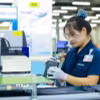 Lắp ráp điện thoại thông minh tại Công ty TNHH Samsung Electronic Việt Nam Thái Nguyên, Khu công nghiệp Yên Bình. (Ảnh: Hoàng Nguyên/TTXVN)