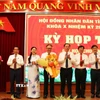 Lãnh đạo tỉnh Đồng Nai chúc mừng ông Nguyễn Kim Long được bầu giữ chức Phó Chủ tịch Ủy ban Nhân dân tỉnh. (Ảnh: Sỹ Tuyên/TTXVN)