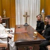 Tổng thống Ukraine Volodymyr Zelensky (trái) trong cuộc gặp Giáo hoàng Leo XIV ở Vatican ngày 18/5/2025. (Ảnh: Getty Images/TTXVN)