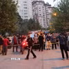 Người dân đổ xuống đường phố thủ đô Tehran sau các cuộc không kích của Israel nhằm vào nhiều mục tiêu ở Iran, ngày 13/6/2025. (Ảnh: Reuters/TTXVN)