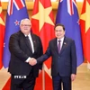 Chủ tịch Quốc hội Trần Thanh Mẫn đón Chủ tịch Quốc hội New Zealand Gerry Brownlee thăm chính thức Việt Nam. (Ảnh: Doãn Tấn/TTXVN)