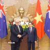 Chủ tịch Quốc hội Trần Thanh Mẫn đón Chủ tịch Quốc hội New Zealand Gerry Brownlee. (Ảnh: Doãn Tấn/TTXVN)