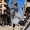 Khói bốc lên sau cuộc không kích của Israel xuống Dải Gaza ngày 12/9/2025. (Ảnh: THX/TTXVN)