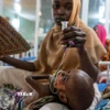 Em nhỏ bị suy dinh dưỡng được điều trị tại N'djamena, CH Chad. (Ảnh: AFP/TTXVN)