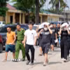 Không khí đón phạm nhân được đặc xá trở về với gia đình. (Ảnh: Văn Đức/TTXVN)