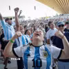 Cổ động viên đội tuyển Argentina bùng nổ cảm xúc sau khi đội nhà lội ngược dòng thắng tuyển Anh tiến vào Chung kết. (Ảnh: THX/TTXVN phát)