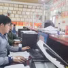 Người dân đến làm thủ tục tại Trung tâm phục vụ hành chính công xã Tủa Sín Chải, tỉnh Lai Châu. (Ảnh: Nguyễn Oanh/TTXVN)