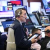 Giao dịch viên tại sàn chứng khoán New York, Mỹ. (Ảnh: THX/TTXVN)