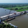 Cầu Vàm Cỏ Đông được hợp long, nối hai huyện Đức Hòa và Đức Huệ của Long An. (Ảnh: Bùi Giang/TTXVN)