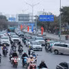 Các phương tiện tham gia giao thông tại Hà Nội. (Ảnh: Hoàng Hiếu/TTXVN)
