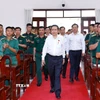 Chủ tịch Quốc hội Trần Thanh Mẫn thăm, làm việc với Sư đoàn 9, Quân đoàn 34. (Ảnh: Doãn Tấn/TTXVN)
