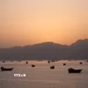 Tàu thuyền di chuyển trên eo biển Hormuz. (Ảnh: Reuters/TTXVN)