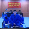 Bị cáo Nguyễn Văn Thiên (đứng) tại đầu cầu Trại tạm giam số 2 - Công an thành phố Hà Nội. (Ảnh: Kim Anh/TTXVN)