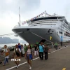 Tàu biển Pacific World đưa khoảng 1.700 du khách đến Quảng Ninh. (Ảnh: Đức Hiếu/TTXVN)