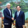 Phó Thủ tướng, Bộ trưởng Ngoại giao Bùi Thanh Sơn tiếp Thứ trưởng Thứ nhất Bộ Ngoại giao Cuba Gerardo Peñalver. (Ảnh: TTXVN phát)