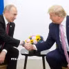 Hình ảnh Tổng thống Mỹ Donald Trump (phải) và Tổng thống Nga Vladimir Putin tại cuộc gặp bên lề Hội nghị thượng đỉnh G20 ở Osaka, Nhật Bản. (Ảnh: Getty Images/TTXVN)