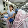 Dây chuyền sản xuất hàng may mặc xuất khẩu tại Công ty TNHH Van Laack ASIA, vốn đầu tư của CHLB Đức tại Cụm công nghiệp Ngọc Hồi (Hà Nội). (Ảnh: Danh Lam/TTXVN)