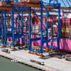 Hoạt động bốc xếp container tại cảng Gemalink khu vực cụm cảng Cái Mép-Thị Vải, phường Tân Phước, Thành phố Hồ Chí Minh. (Ảnh: Hoàng Nhị/TTXVN)
