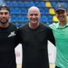 Andre Agassi và Ben Johns trình diễn kỹ thuật đỉnh cao môn pickleball tại Hà Nội