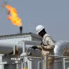 Nhân viên làm việc tại một nhà máy lọc dầu ở tỉnh Wasit, Iraq. (Ảnh: THX/TTXVN)