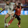 Algeria (áo trắng) cùng Áo giành hai tấm vé cuối cùng vào vòng knock-out World Cup 2026. (Ảnh: AFP/TTXVN)