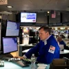 Giao dịch viên tại Sàn giao dịch chứng khoán New York, Mỹ. (Ảnh: THX/TTXVN)