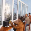 Người dân đến làm thủ tục xin cấp Giấy chứng nhận quyền sử dụng đất lần đầu tại Trung tâm phục vụ hành chính công xã Duy Xuyên, thành phố Đà Nẵng. (Ảnh: Đoàn Hữu Trung/TTXVN)
