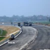 Công nhân thi công trên tuyến cao tốc Bắc-Nam, đoạn Bãi Vọt đến Can Lộc. (Ảnh: Công Tường/TTXVN)