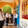 Các đại biểu nghe thuyết minh về các nội dung trong chuyên đề. (Ảnh: Thu Hương/TTXVN)