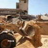 Máy xúc được sử dụng để tìm kiếm thi thể con tin Israel ở thành phố Khan Younis, Dải Gaza. (Ảnh: THX/TTXVN)