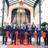 Tổng Bí thư Tô Lâm và Chủ tịch nước Lương Cường cùng các đại biểu thực hiện nghi thức bàn giao. (Ảnh: Thống Nhất/TTXVN)