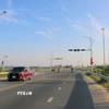 Tuyến đường liên kết vùng giữa An Giang và Đồng Tháp tại đoạn đường dẫn lên cầu Châu Đốc. (Ảnh: Công Mạo/TTXVN)