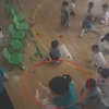 Hình ảnh ghi lại sự việc tại trường. (Ảnh cắt từ clip)