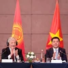 Thủ tướng Kyrgyzstan Adylbek Kasymaliev và Bộ trưởng Nguyễn Hồng Diên đồng chủ trì Diễn đàn. (Ảnh: Trần Việt/TTXVN)