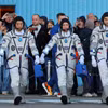 Hai phi hành gia người Nga Sergei Ryzhikov và Alexei Zubritsky, cùng phi hành gia Jonathan Kim của NASA. (Nguồn: ammonnews)