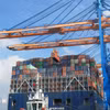 Bốc dỡ container lên tàu tại Cảng Quốc tế Gemalink, thị xã Phú Mỹ, tỉnh Bà Rịa-Vũng Tàu. (Ảnh minh họa: Hồng Đạt/TTXVN)