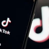 Biểu tượng ứng dụng TikTok trên màn hình điện thoại di động. (Ảnh: Kyodo/TTXVN)