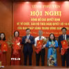 Thường trực Tỉnh ủy Phú Yên trao quyết định điều động, bổ nhiệm nhân sự. (Ảnh: Xuân Triệu/TTXVN)