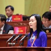 Đồng chí Nguyễn Thị Thúy Lam, Bí thư Đảng ủy, Chủ tịch HĐND xã Tân Khánh Trung (tỉnh Đồng Tháp), trình bày tham luận “Xây dựng địa phương hạnh phúc, góp phần hiện thực hóa khát vọng xây dựng đất nước phồn vinh, thịnh vượng.” (Ảnh: TTXVN)