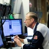 Giao dịch viên tại Sàn chứng khoán New York, Mỹ. (Ảnh: THX/TTXVN)