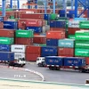 Xe chở container hàng hóa hoạt động tại Tân Cảng Cát Lái, thành phố Thủ Đức, Thành phố Hồ Chí Minh. (Ảnh: Hồng Đạt/TTXVN)