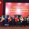 Các đồng chí Thường trực Tỉnh ủy Bắc Ninh trao Quyết định, chúc mừng Trưởng, Phó Ban Tuyên giáo và Dân vận Tỉnh ủy Bắc Ninh. (Ảnh: Thanh Thương/TTXVN)