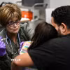 Nhân viên y tế tiêm phòng vaccine sởi cho trẻ nhỏ ở Lubbock, bang Texas (Mỹ). (Ảnh: Getty Images/TTXVN)