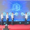 Các đại biểu bấm nút khởi động Dự án Phòng thí nghiệm phục vụ sản xuất công nghệ đóng gói tiên tiến (Fab-Lab) tại thành phố Đà Nẵng. (Ảnh: Khoa Chương/TTXVN)