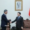 Phó Thủ tướng Trần Hồng Hà tiếp ông Rodolphe Saade, Chủ tịch kiêm Tổng giám đốc điều hành Tập đoàn CMA-CGM (Pháp). (Ảnh: TTXVN phát)
