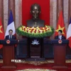 Chủ tịch nước Lương Cường và Tổng thống Pháp Emmanuel Macron tại buổi gặp gỡ báo chí. (Ảnh: Lâm Khánh/TTXVN)