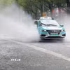 Tuyến đường bị ngập sau những trận mưa lớn khi bão Dolphin đổ bộ. (Ảnh: THX/TTXVN phát)