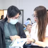 Đông đảo người lao động tìm việc tại điểm cầu Trung tâm Dịch vụ việc làm Thành phố Hồ Chí Minh. (Ảnh: Thanh Vũ/TTXVN)