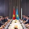 Tổng Bí thư Tô Lâm hội kiến Chủ tịch Hạ viện Kazakhstan, Chủ tịch Đảng Amanat cầm quyền Erlan Koshanov. (Ảnh: Thống Nhất/TTXVN)
